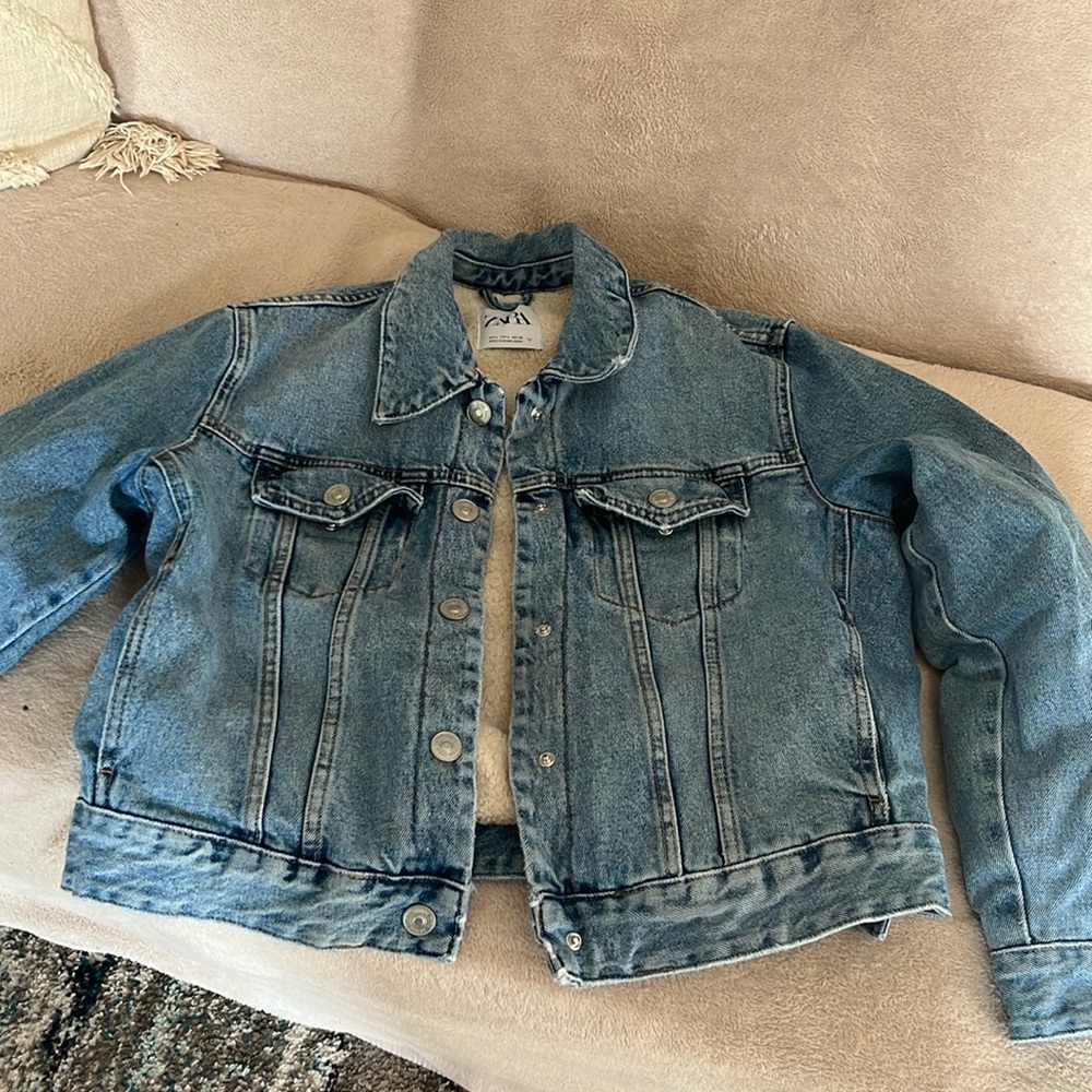 Brand new Zara Jean jacket.  Womens large cropped fit.